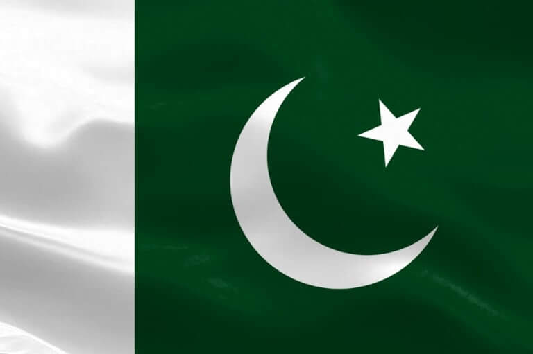 essay on pakistan flag in urdu